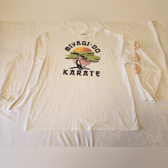 Bioworld Men's White Cobra Kai Miyagi-Do Karate Long Sleeve T-Shirt Size 2XL - Picture 3 of 7